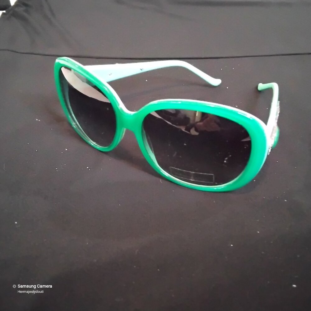 Judith Leiber Green Square Sunglasses New Silver Case Cleaning Cloth & Gift Box - Picture 7 of 12